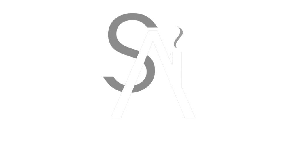 Modernes Logo mit verschlungenen Buchstaben ‚S‘ und ‚A‘ sowie stilisiertem Rauch