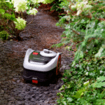 Segway Navimow i210E AWD Mähroboter navigiert sicher durch schmale Gartenpassagen ohne Begrenzungskabel