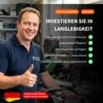 Segway Navimow offizieller Händler Deutschland – Techniker in Fachwerkstatt mit Daumen hoch, lebenslanger Support, alle Ersatzteile verfügbar, direkter Versand aus Deutschland